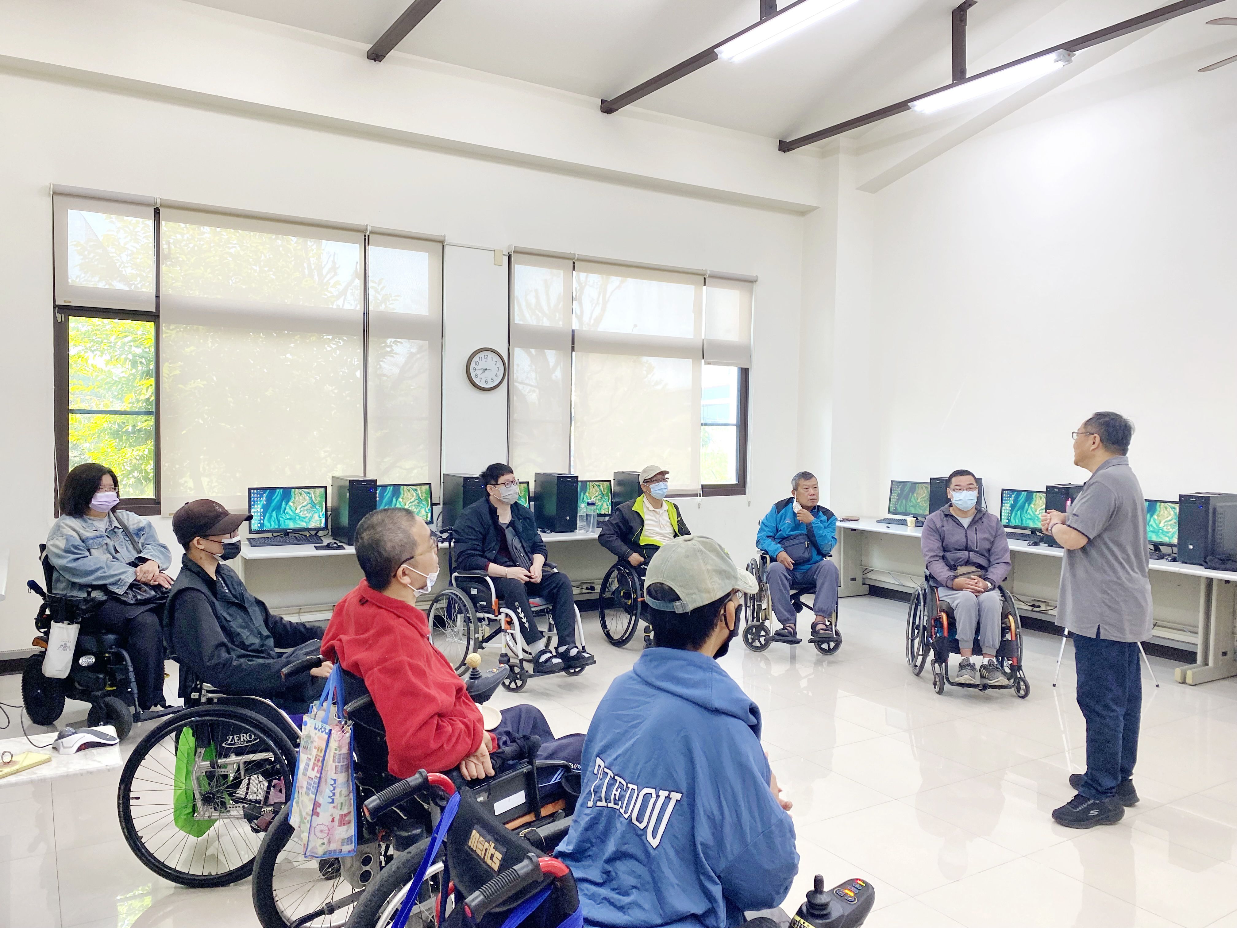 114年電腦繪圖設計培訓班~開課花絮 – 社團法人彰化縣脊髓損傷重建協會